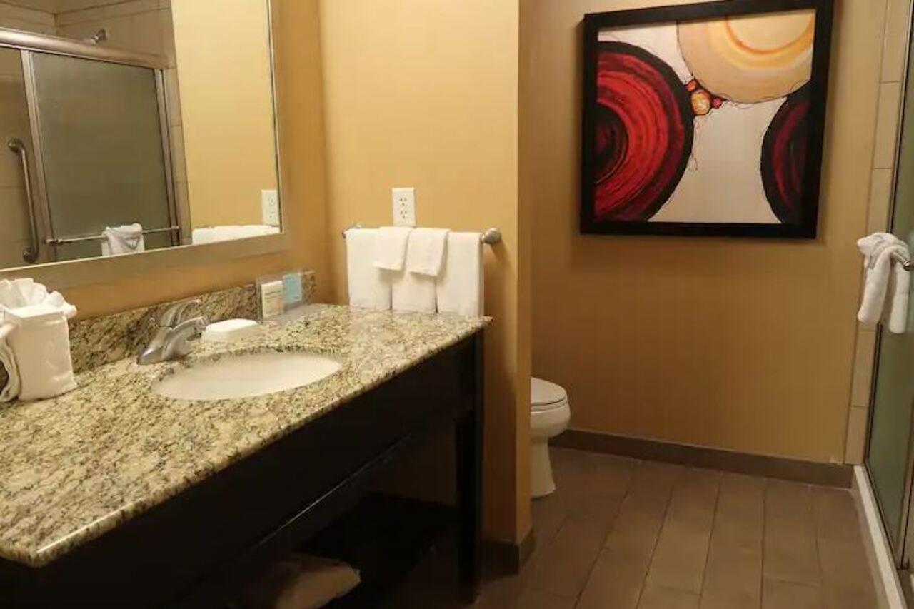 Hampton Inn & Suites Salinas Esterno foto
