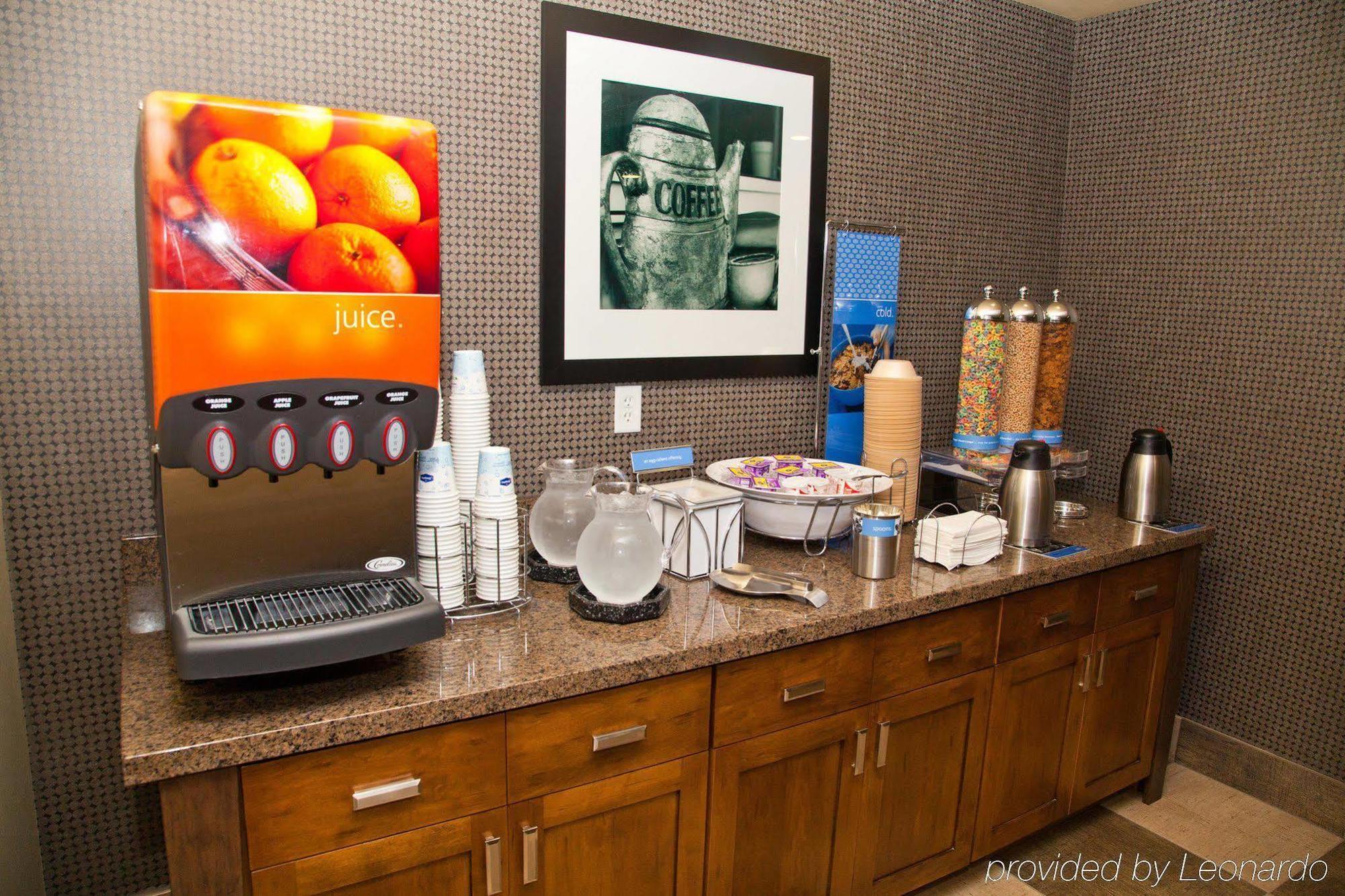 Hampton Inn & Suites Salinas Esterno foto
